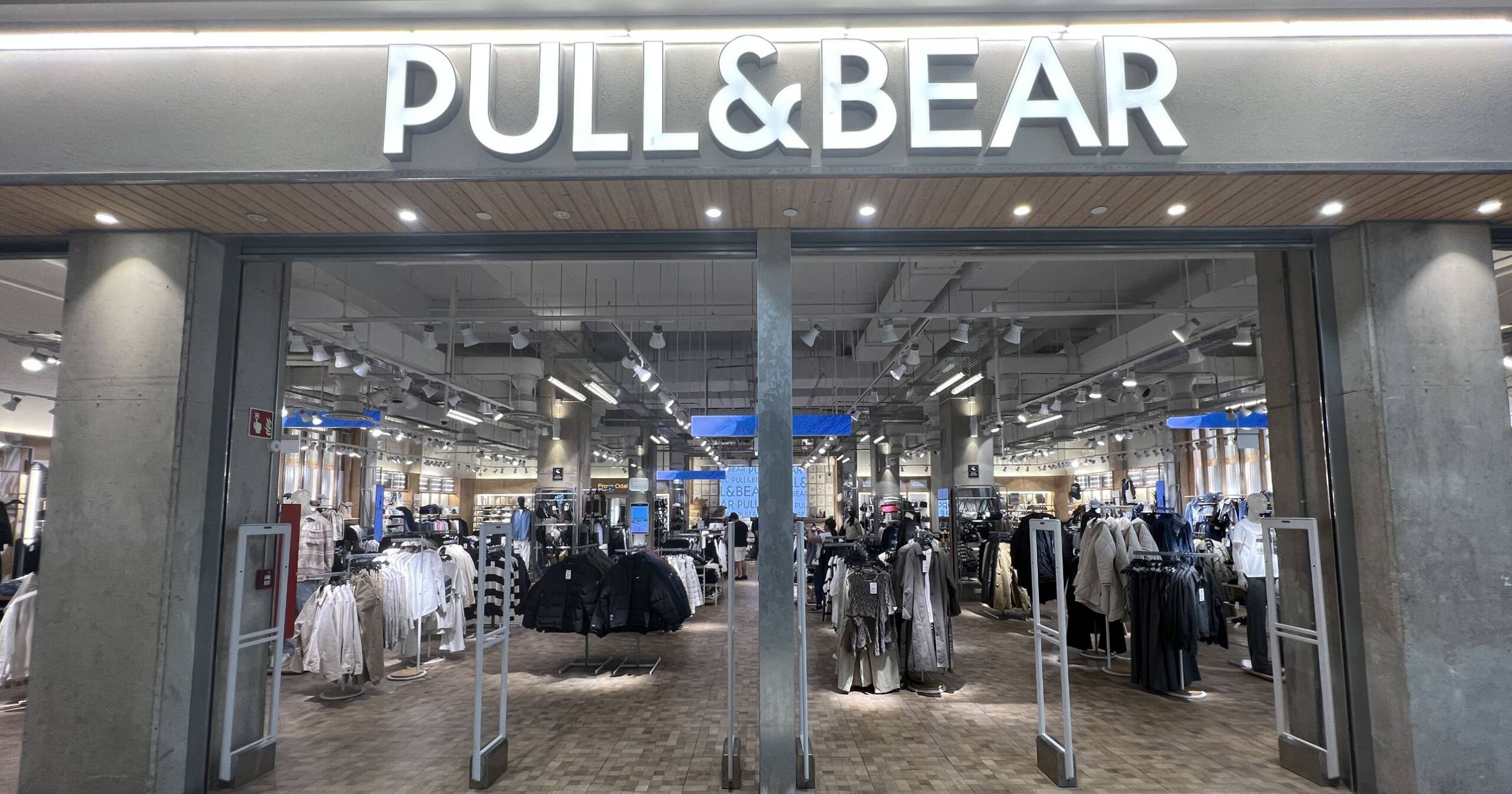 PULL&BEAR-PIAZZAAVM2