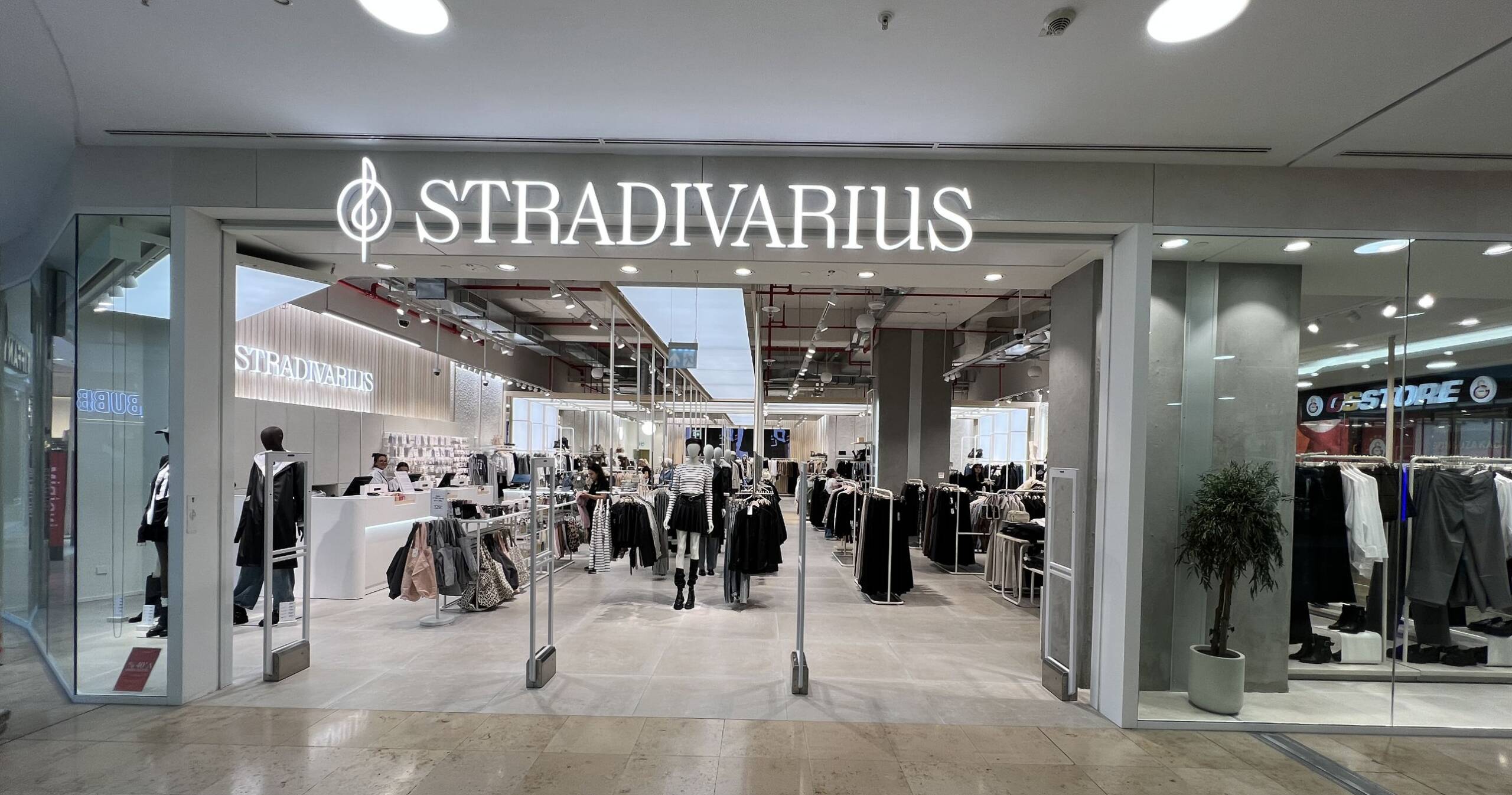 STRADIVARIUS-MARMARAPARK1